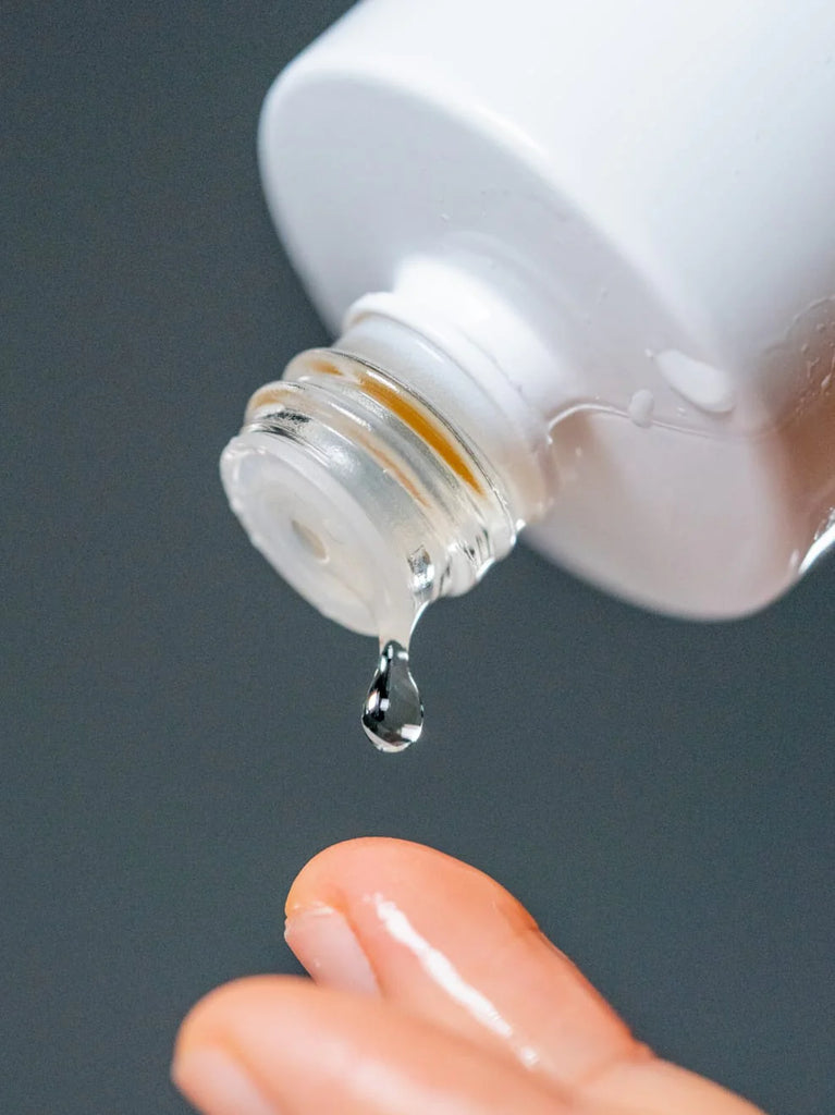 UND GRETEL KLAR Skin Refining Essence