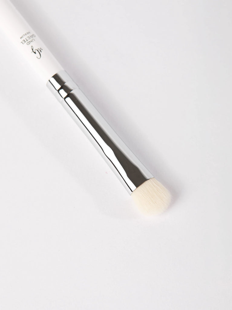 UND GRETEL DIENEN Soft Eye Brush