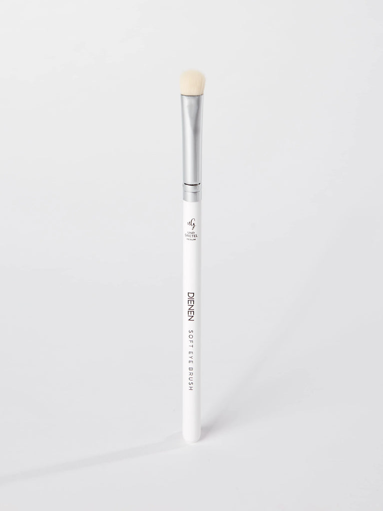 UND GRETEL DIENEN Soft Eye Brush